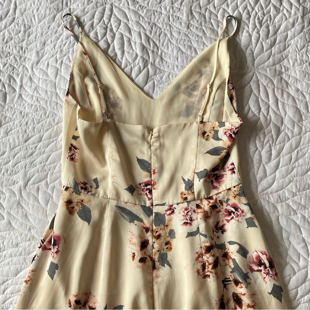 Feminine Cream Floral High-Low Dress - Picture 6 of 9